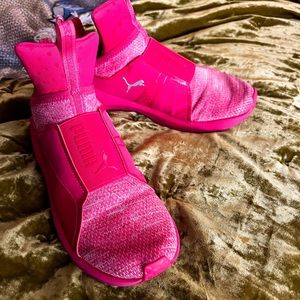 Hot Pink Fuschia Puma Fierce | 7.5 / 38 | Gently loved